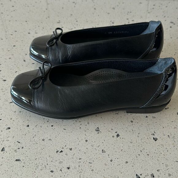 SAS Tripad Comfort Slip On Black  Leather Loafers Toe Bow Flats Size 6 Wide NWOB - Picture 12 of 16